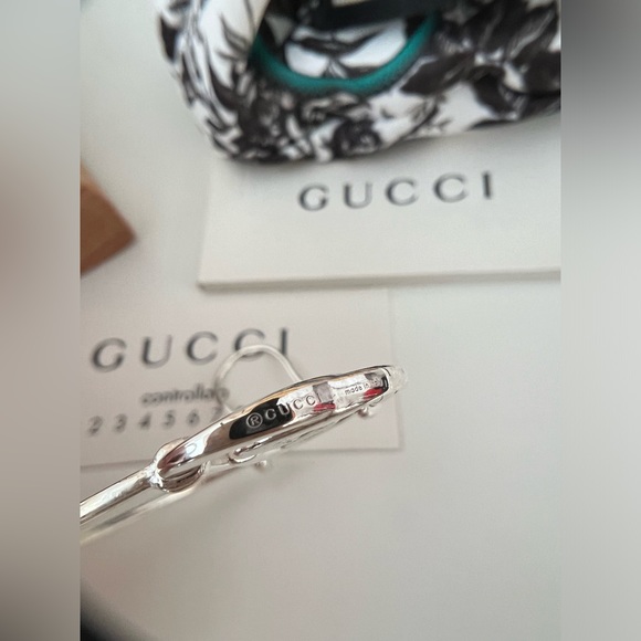 NIB GUCCI GG Britt 925 Silver Hoop Earrings w/ Pouch - Picture 3 of 15